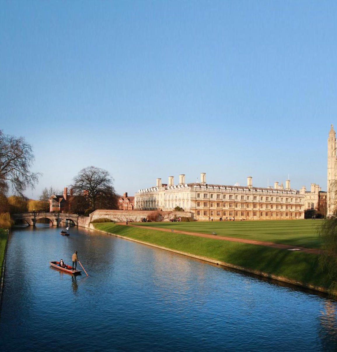 Кембридж. Cambridge Town. Кембридж с голубым небом. Фото из Кембридж-Бей.